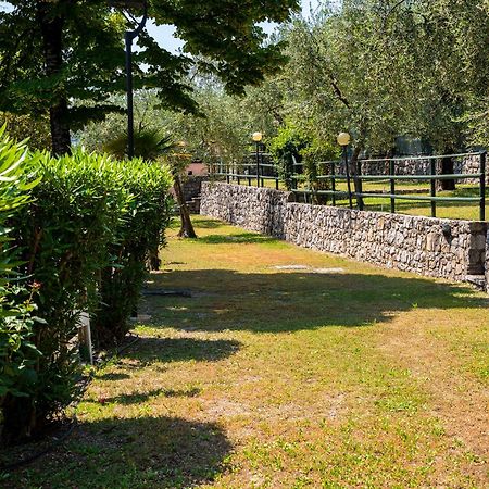 Camping Park Garda Лимоне-суль-Гарда Экстерьер фото