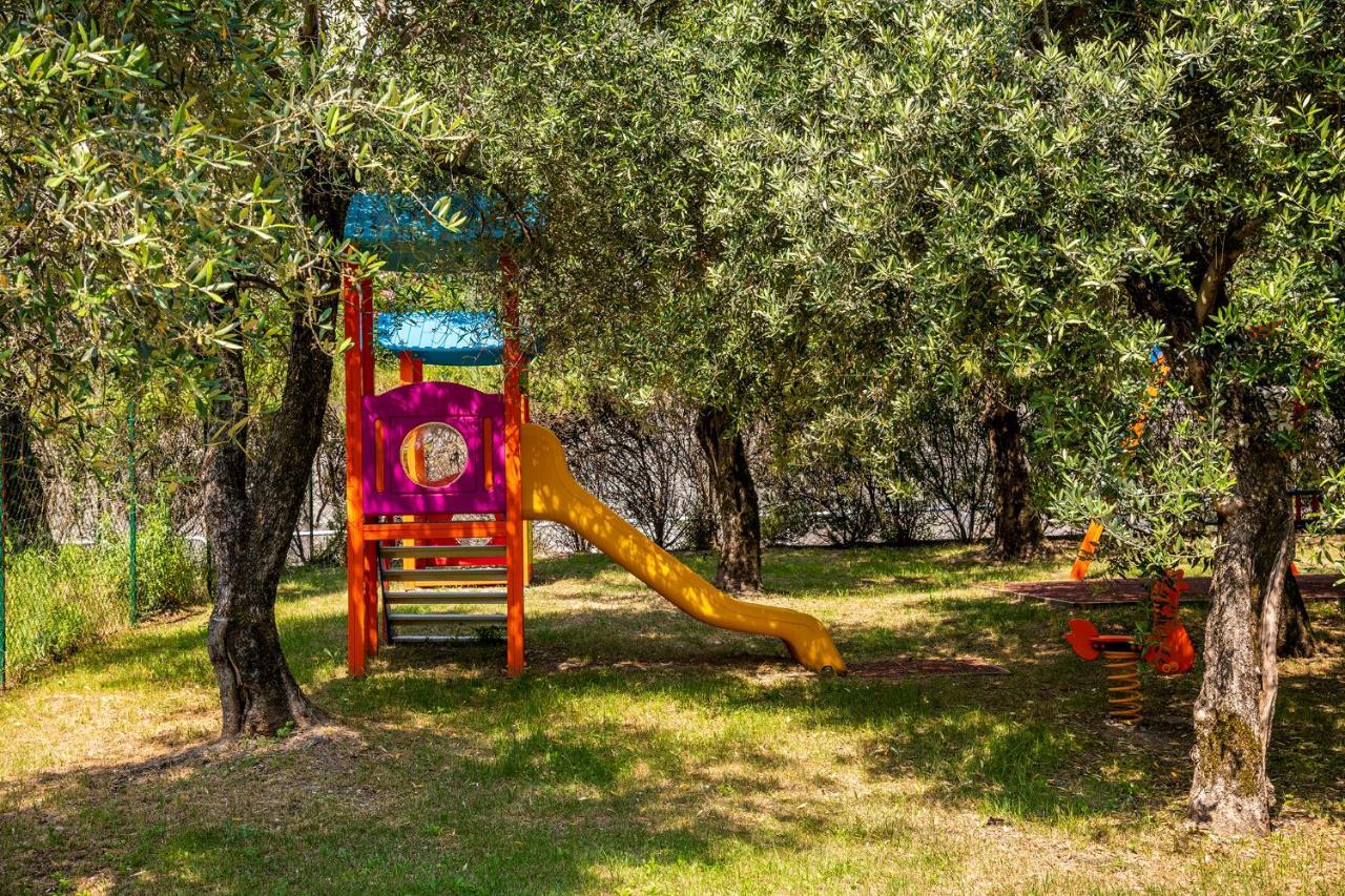 Camping Park Garda Лимоне-суль-Гарда Экстерьер фото