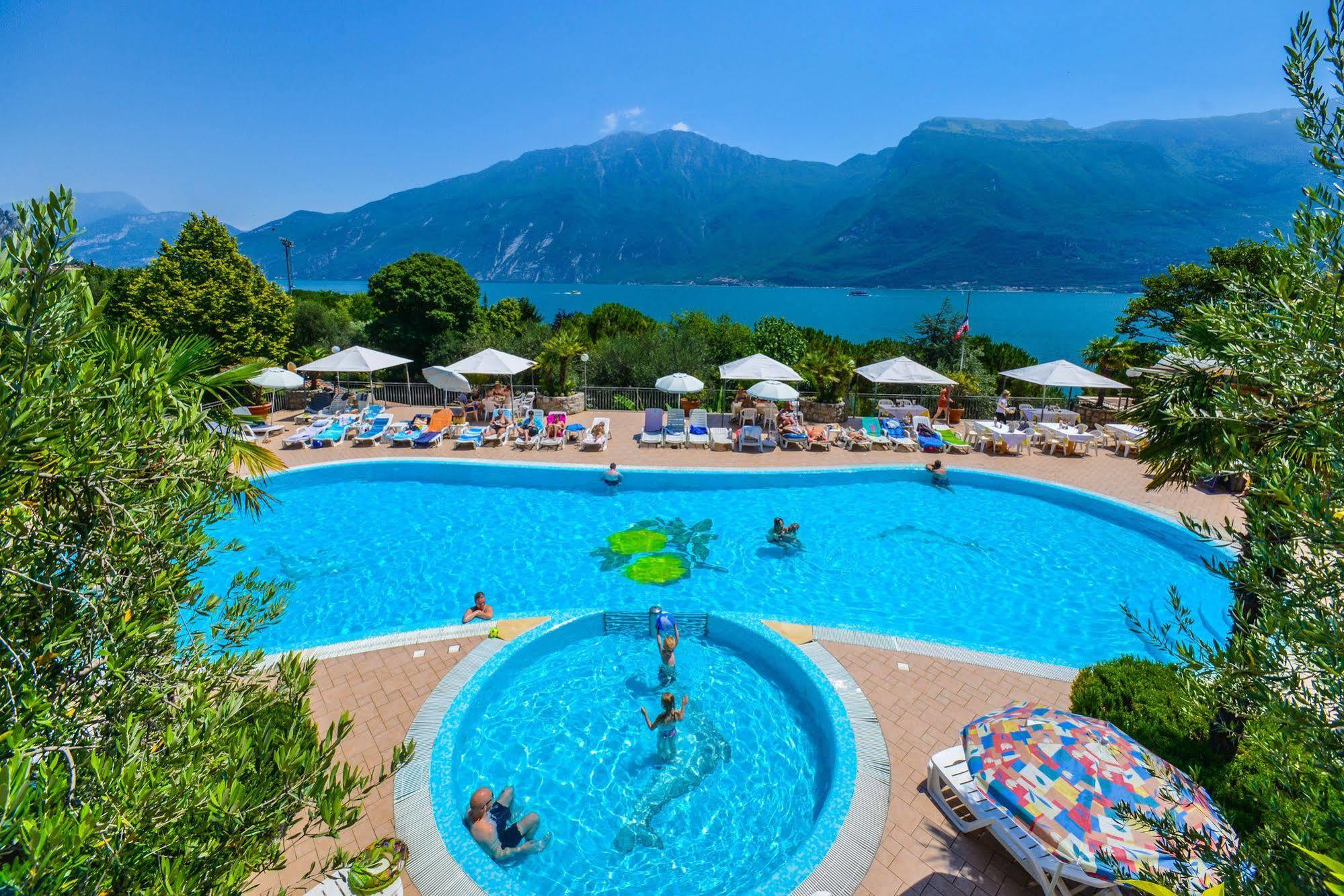 Camping Park Garda Лимоне-суль-Гарда Экстерьер фото