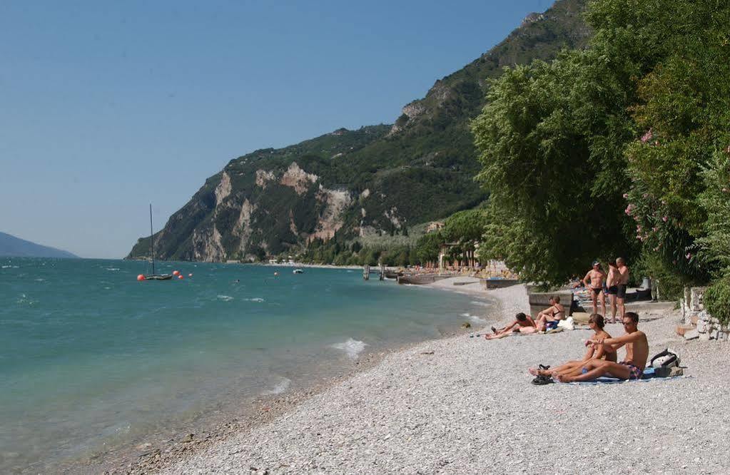 Camping Park Garda Лимоне-суль-Гарда Экстерьер фото